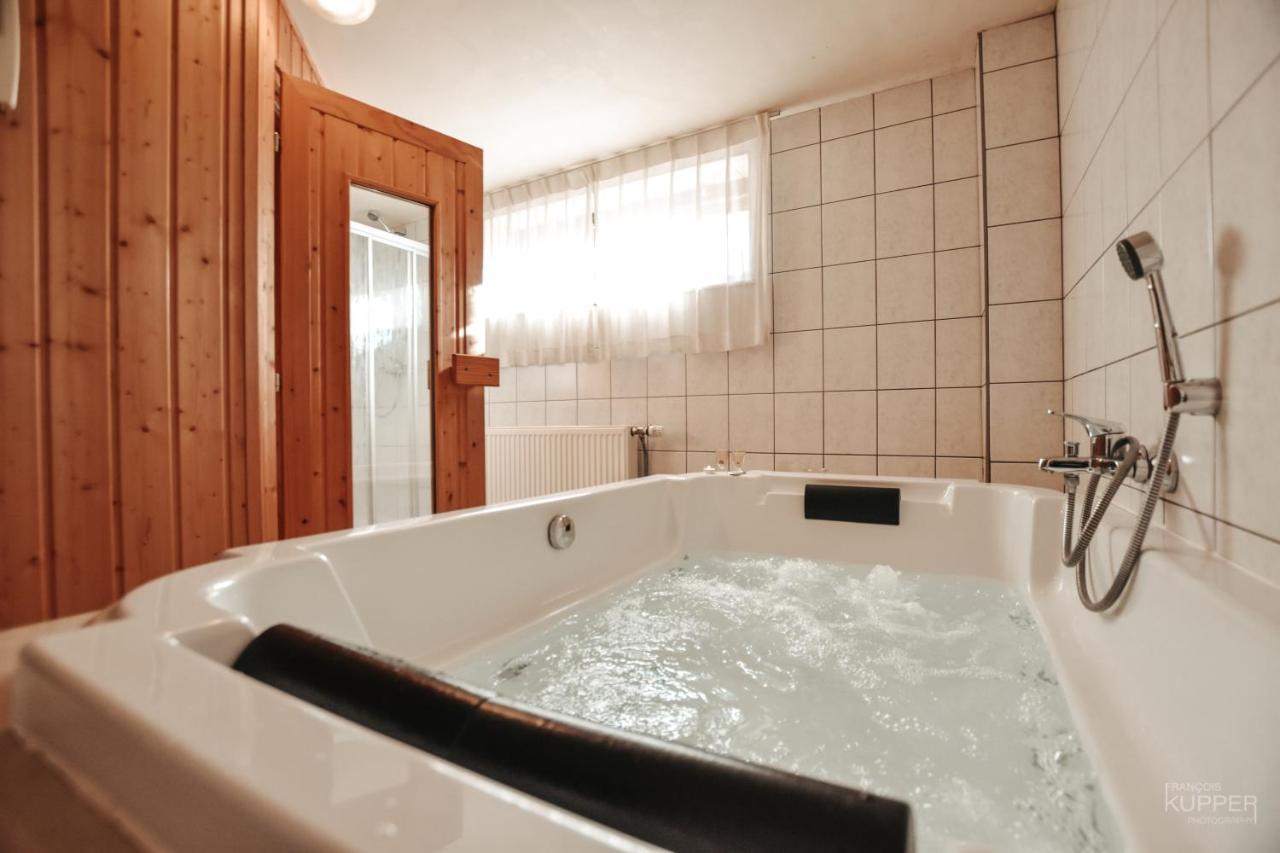 Le Milan Royal 26 Pers, Malmedy, Balneo, Vue, Calmeヴィラ エクステリア 写真
